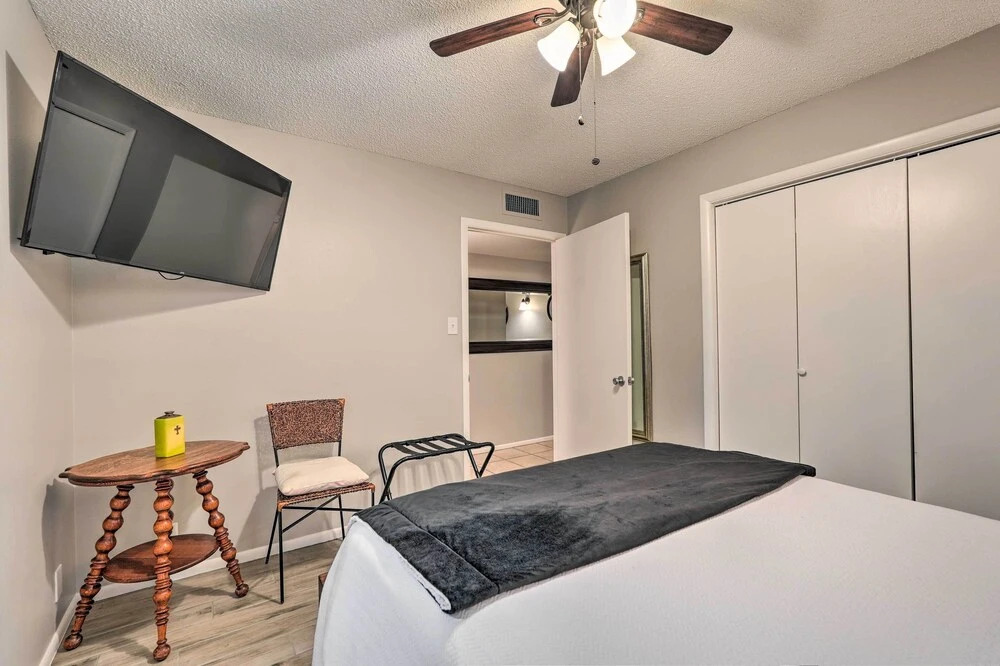 2 Mi to Old Town Scottsdale: Home w/ Pool Table