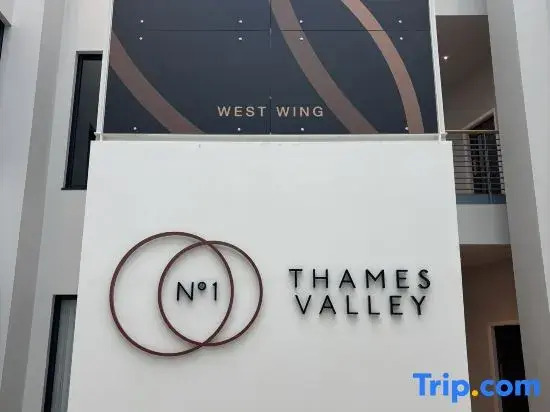 Studios in Central Bracknell, 30mins from London