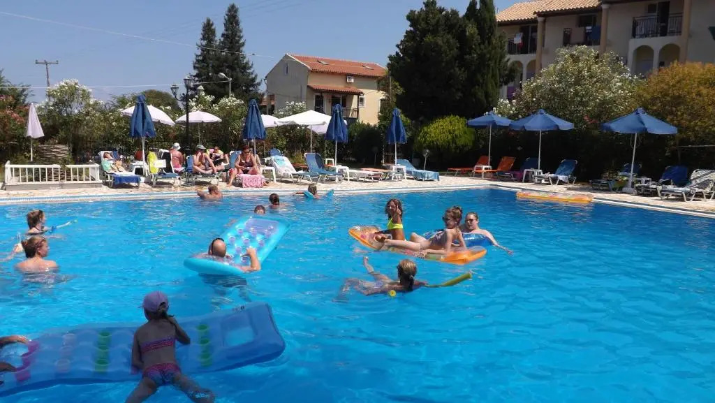 Alexandros Studios and Apartments