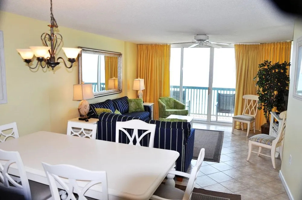 Ashworth 1402 3 Br condo by RedAwning