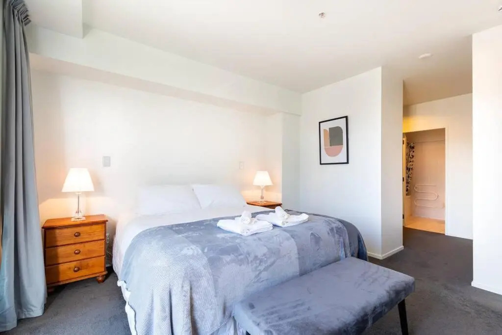 Stunning Three Bedroom Home Near Sky Tower