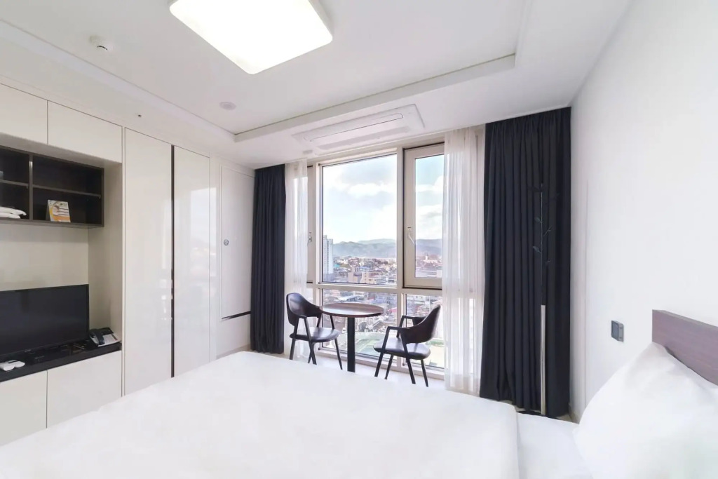 The Venezia Suite Hotel