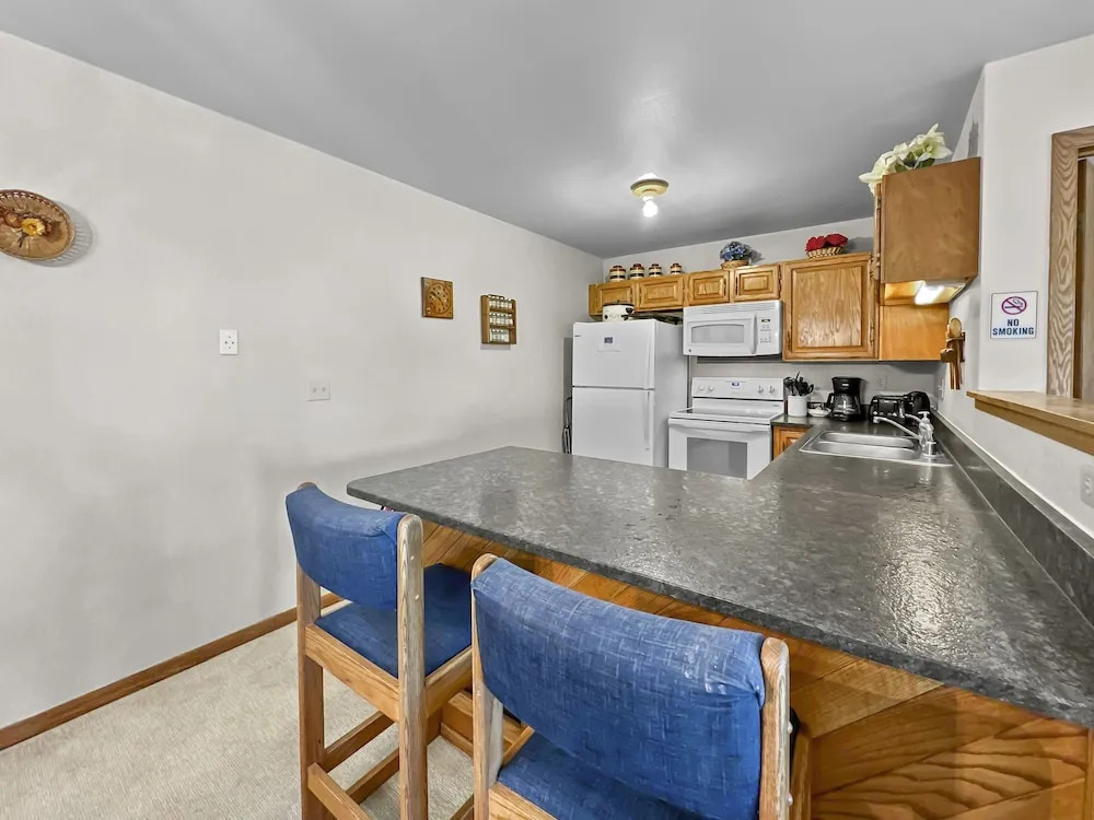 Bb103 Buffalo Ge 2br 2ba 2 Bedroom Condo by RedAwning
