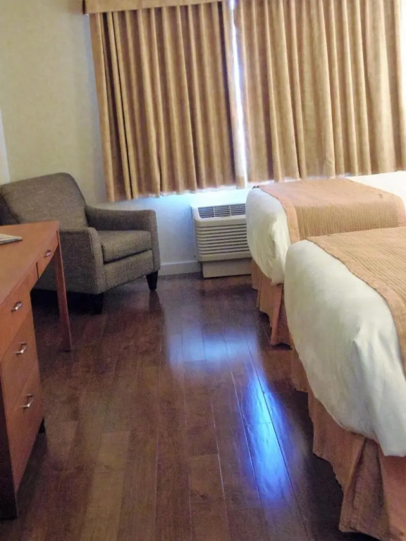 Rosslyn Inn & Suites