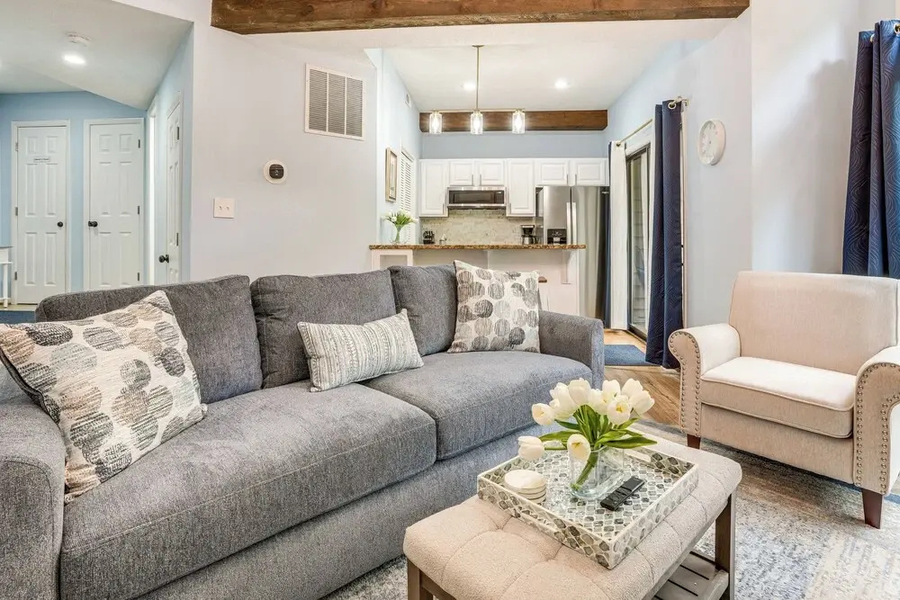 Wintergreen Condo w/ Pool: Near Hike & Market!