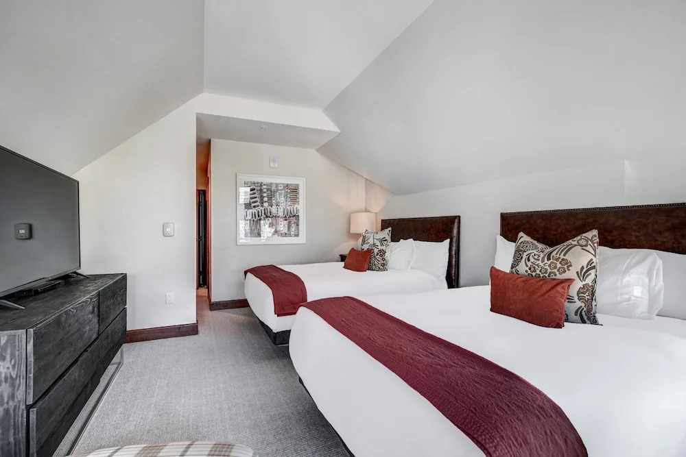 3 BR Ritz-Carlton Residence with Valley Views by RedAwning - Save 20% on 7+ Nights!