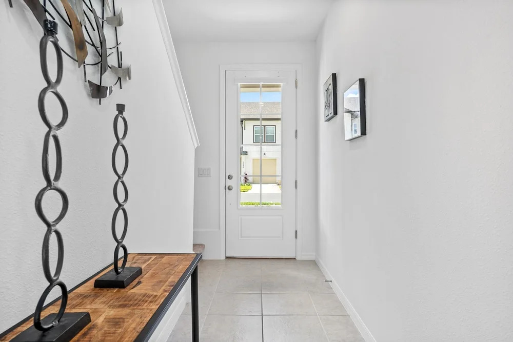 3 BR, 2.5 BA Villa Sleeps 8 EVE102