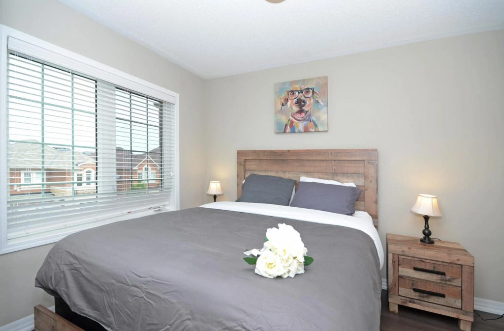 Royal Stays Townhome Collection - 3 Bedroom Townhome in Oakville