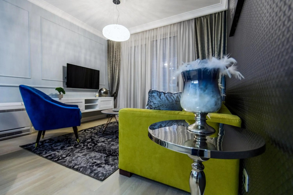 DiVine Luxury Apartment Purple