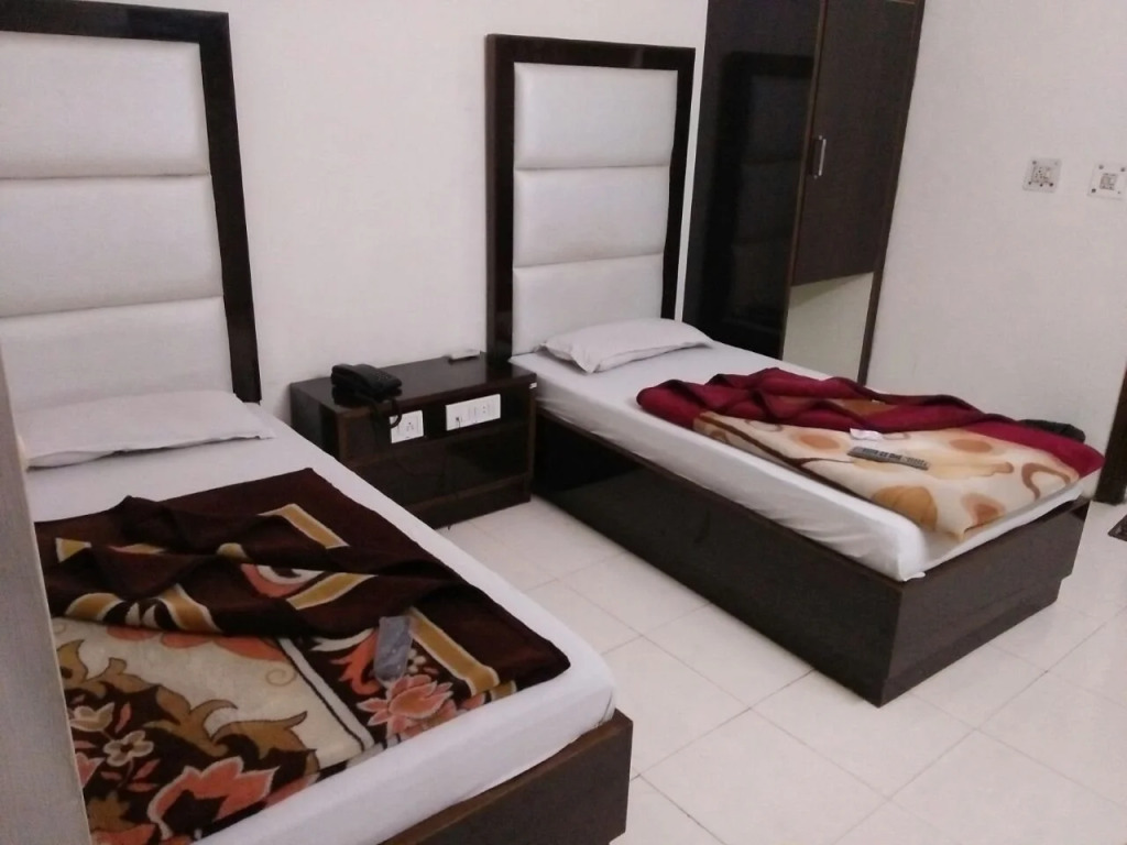 Hotel Crystal Deluxe at New Delhi Railway Station