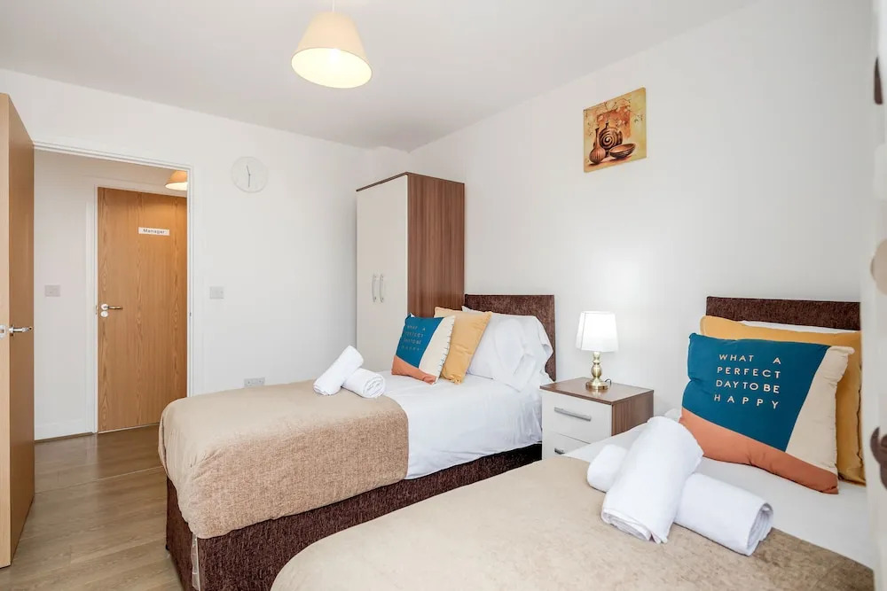 Impeccable 2-bed Apartment in Romford