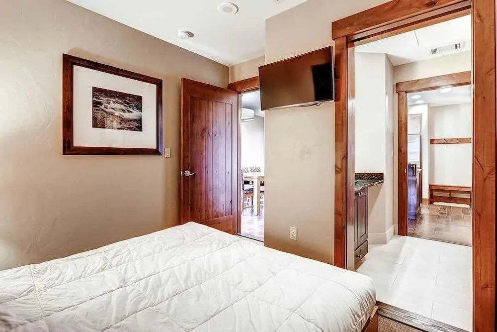 One Ski Hill Place 8312 - Ski In/Ski Out by RedAwning