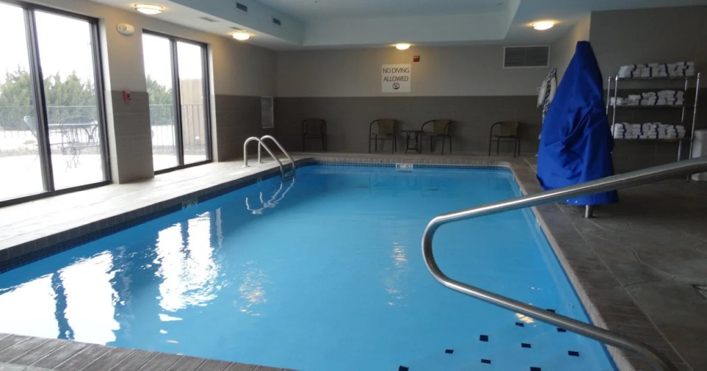 Holiday Inn Express Hotel Kansas City - Bonner Springs by IHG