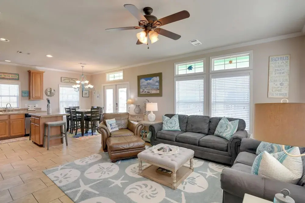 Walk to Shore! Coastal Family Gem in Crystal Beach