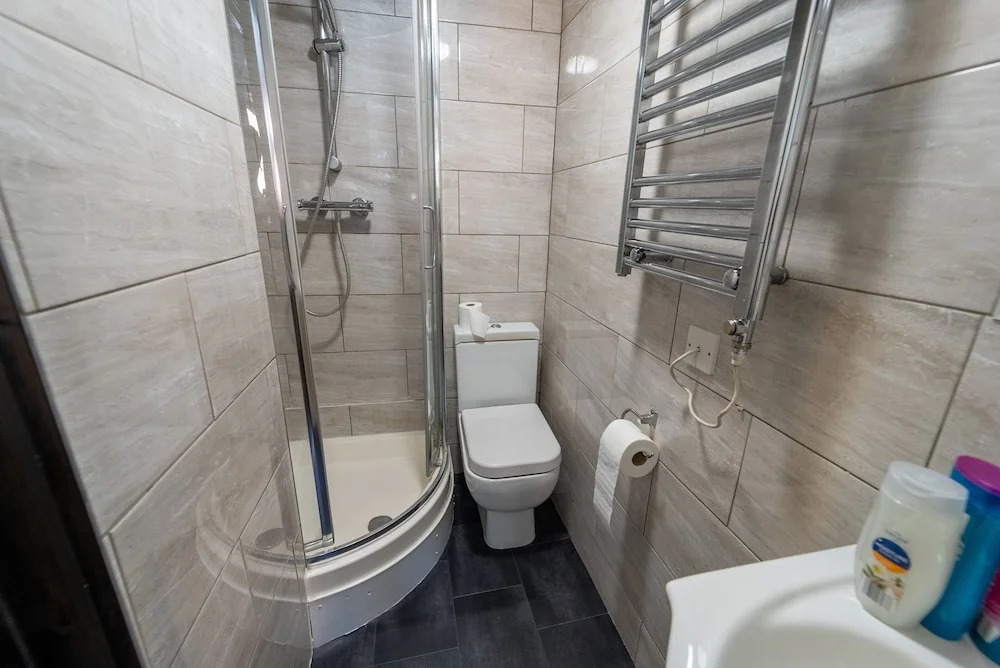 STAYSA Equipped studios near QE and UOB in GuestHouse close to the city!