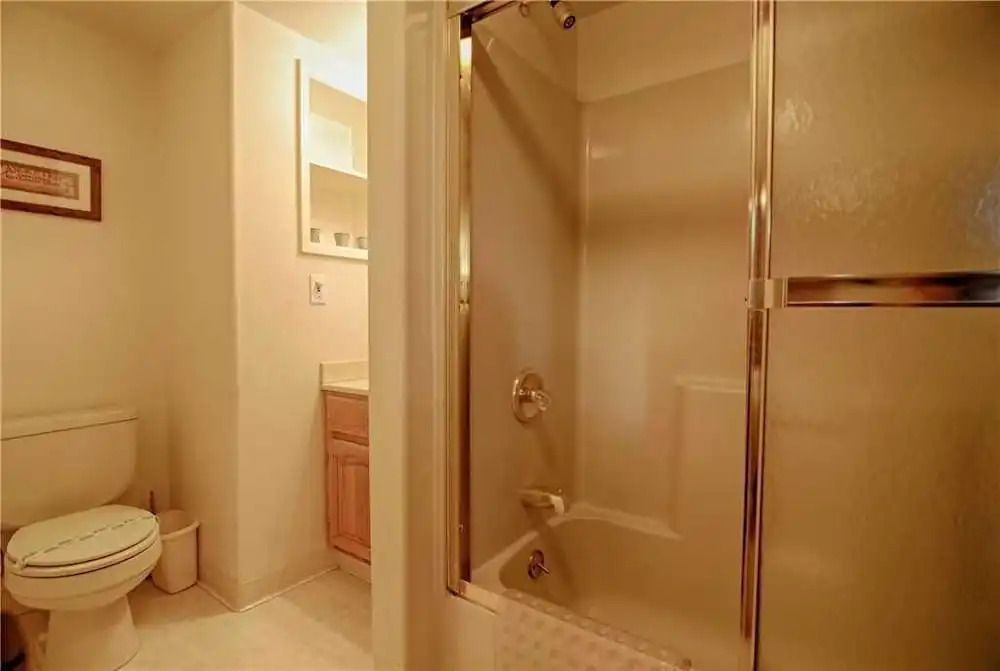 Walk to Lake! Large Home With Private Hot Tub, Yard Games and Lake Views! -sandy Shores Villa #182