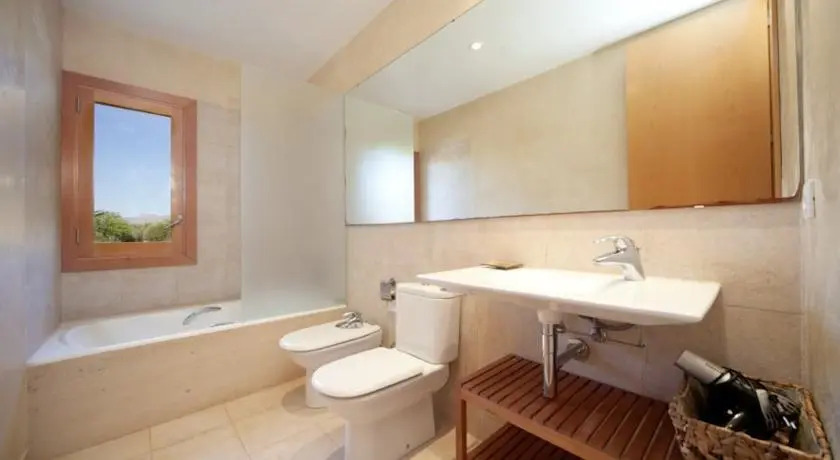 Villa Soler de Baix by Sealand Villas