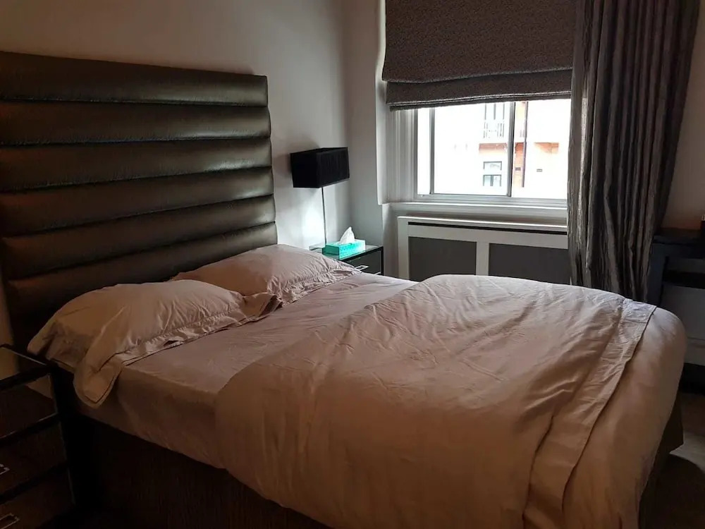Hans Crescent Apartment