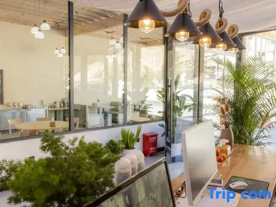Deqin Jugu Thirteen Oxygen-Supplying Smart Homestay