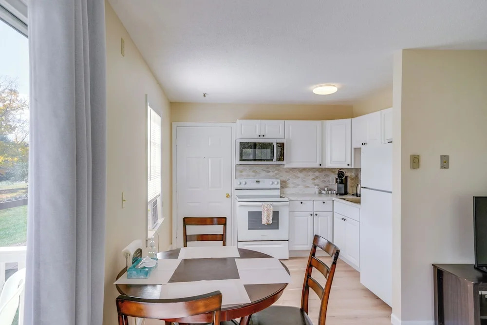 Peaceful Catskills Condo w/ Deck + Mountain View!