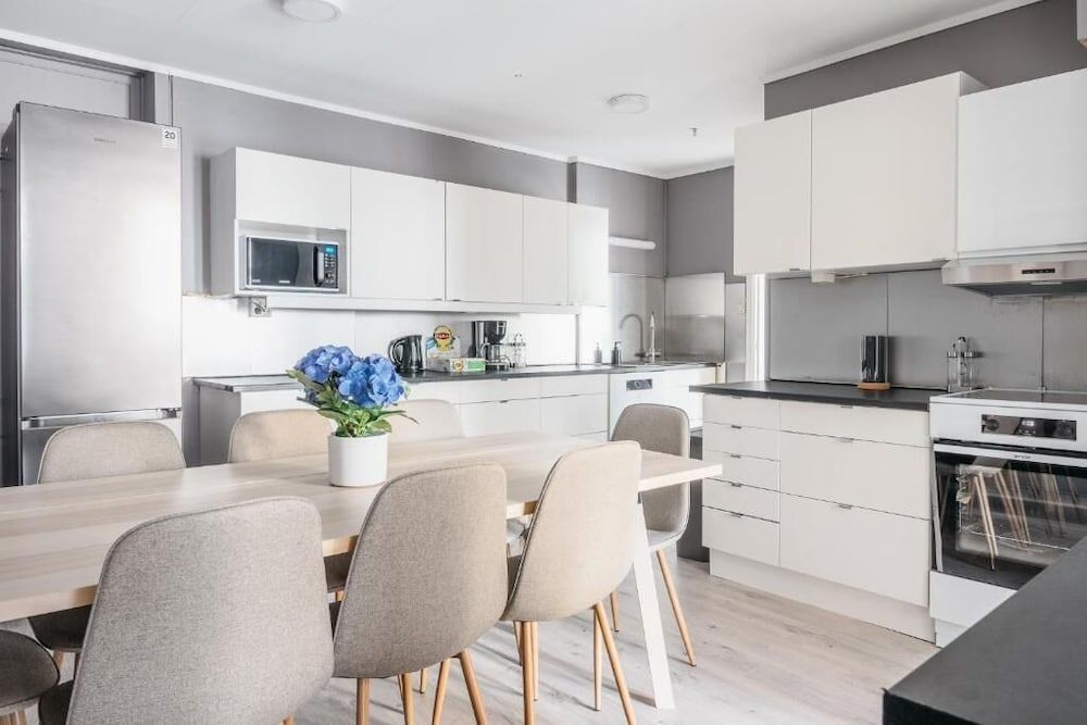 S54 - Private Rooms in the City Center