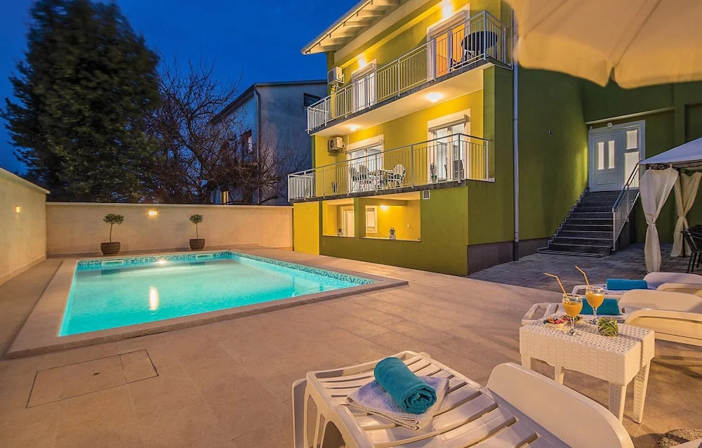 Stunning Home in Pula With Wifi and 5 Bedrooms