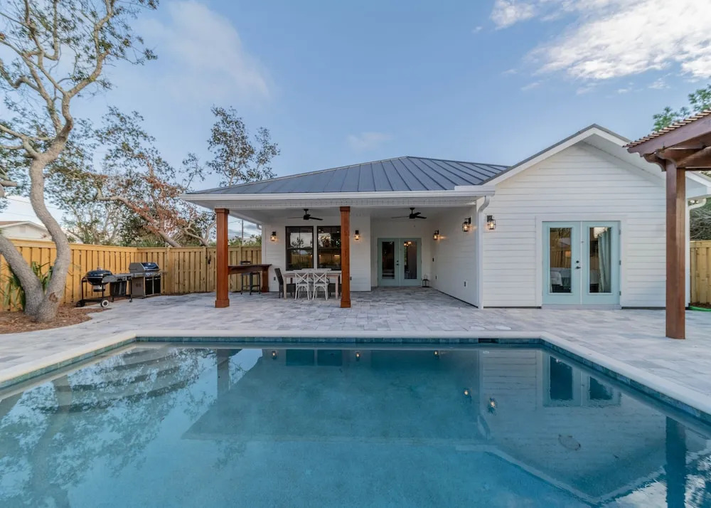 Bid-a-wee Beach Bungalow 3 Bedroom Home by RedAwning