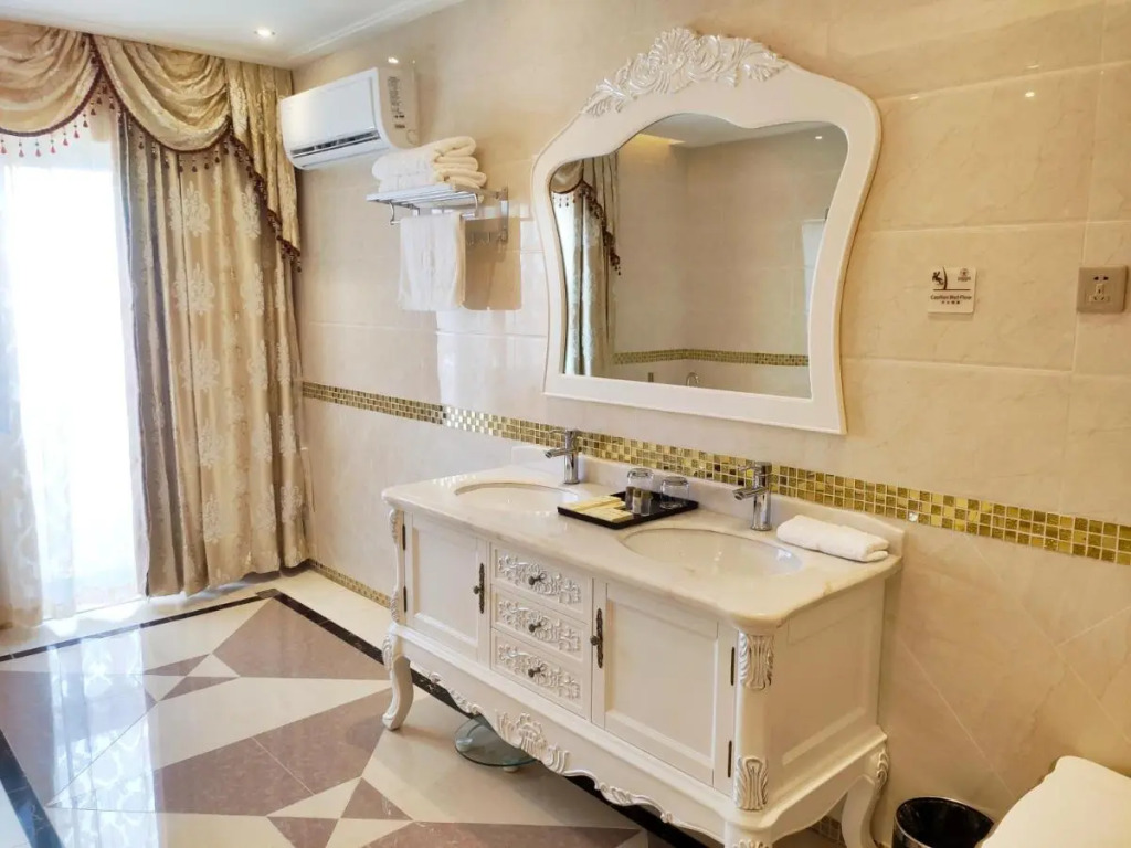 Golden Peacock Hotel Blantyre