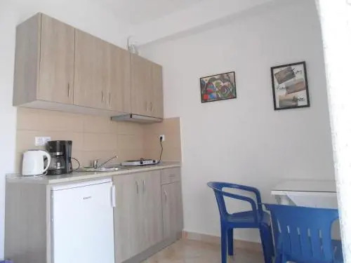 Leonidas Apartments