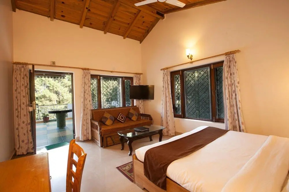 Sea Hawk - Luxury Hill Resort 4 mins from Bhimtal Lake
