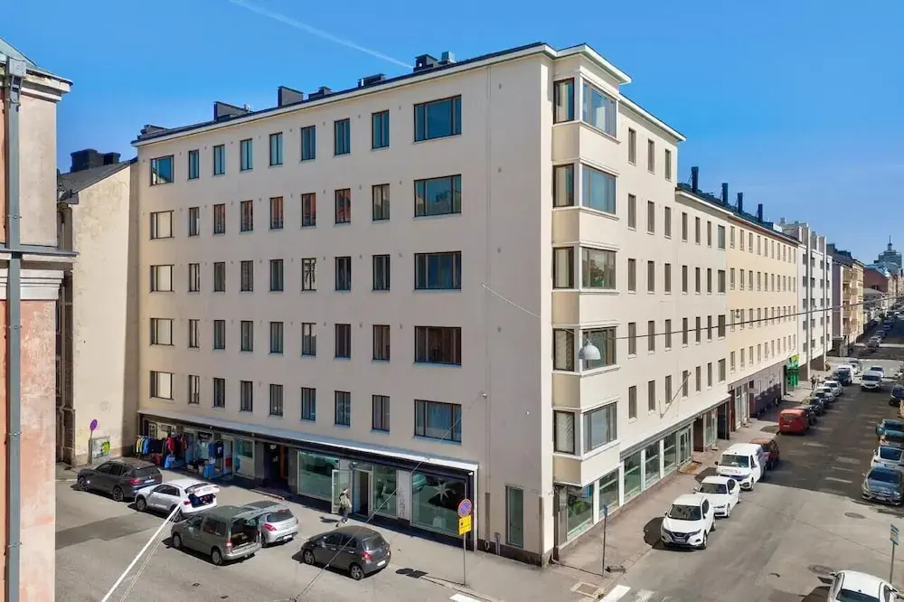 Stylish Downtown 2BR Flat with Sauna and Work Area
