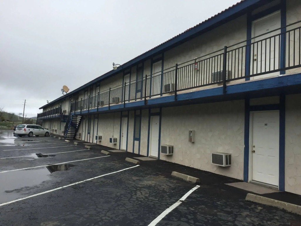 Golden Hills Motel
