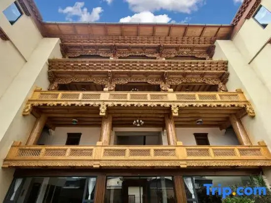 Xihe Retreat · Zangyi Hotel (Shangri-La Songzanling Temple Branch)