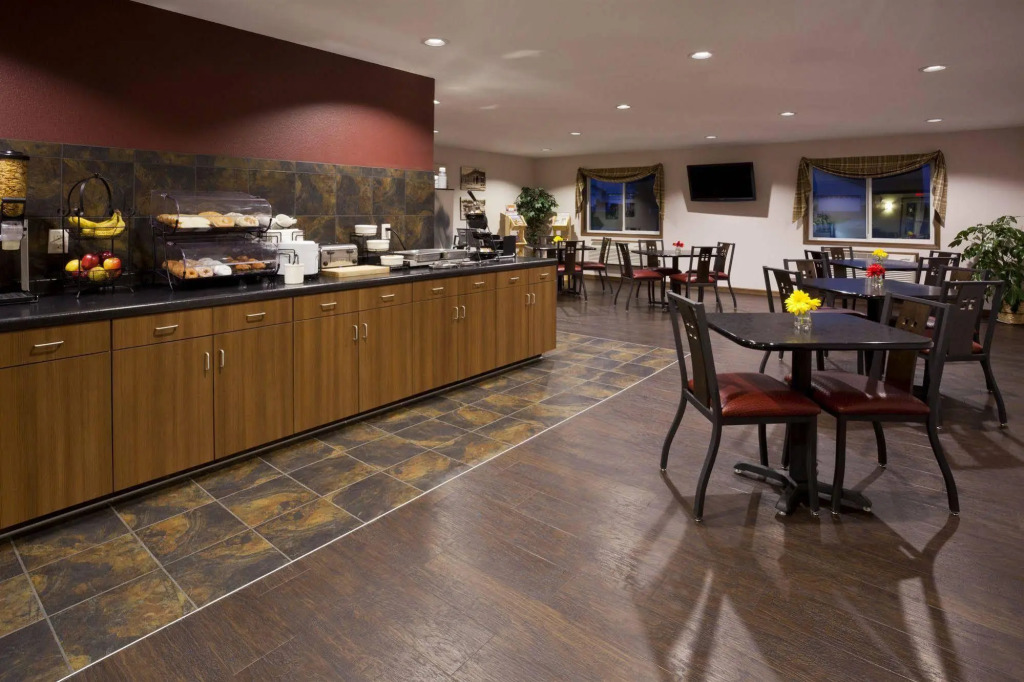 American Inn & Suites