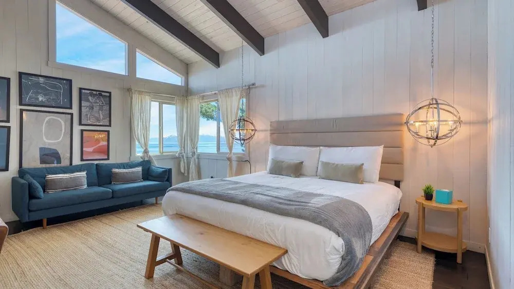 Lakeview by Avantstay Private Waterfront Cabin on Lake Tahoe w/ Hot Tub & Views