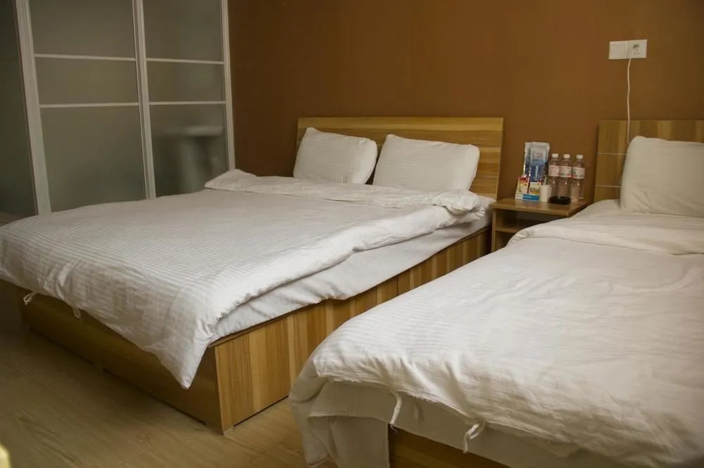 Qingdao Qianshanhouhai Apartment