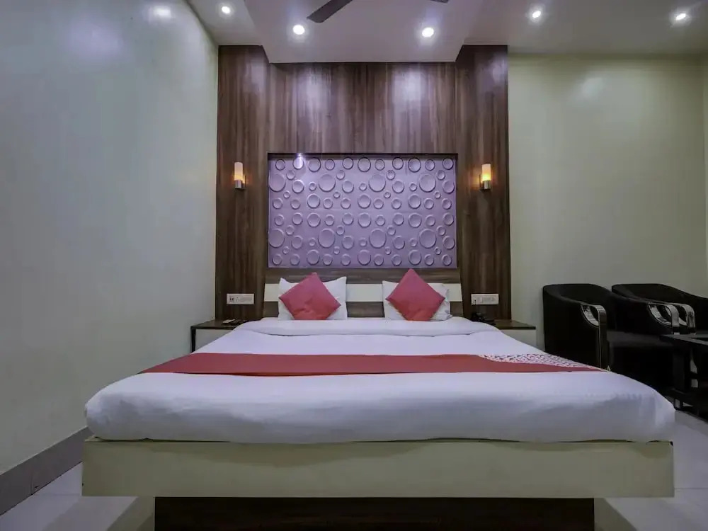 Savoy Hotel By OYO Rooms