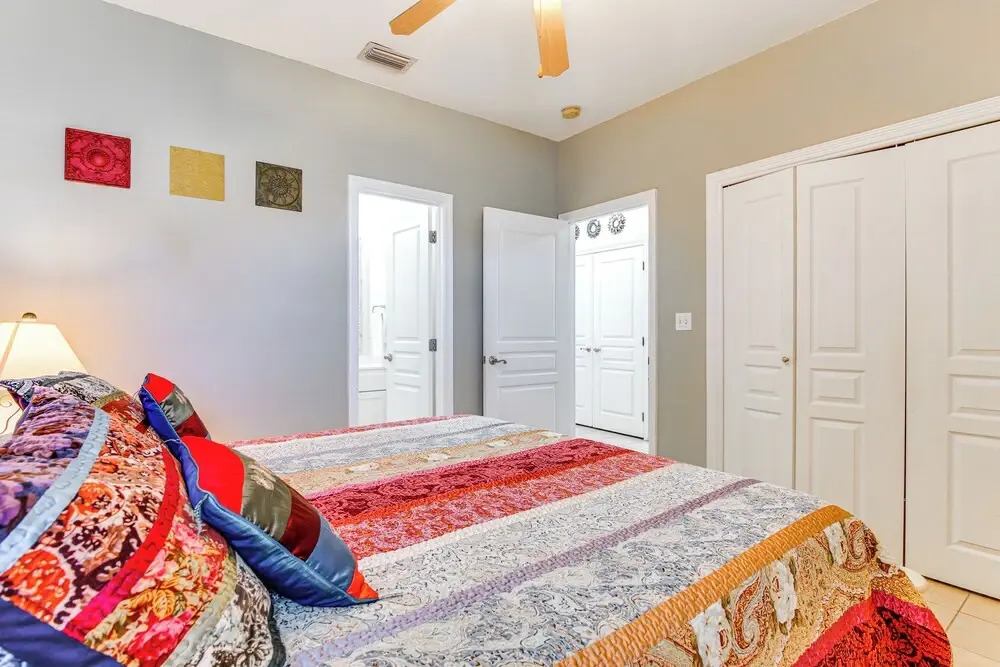 South Padre Island: Pool Access, 1 Block to Beach!