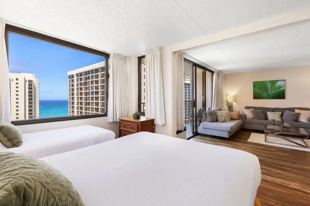 Beautifully Renovated 32nd Floor Deluxe Ocean View Waikiki Condo