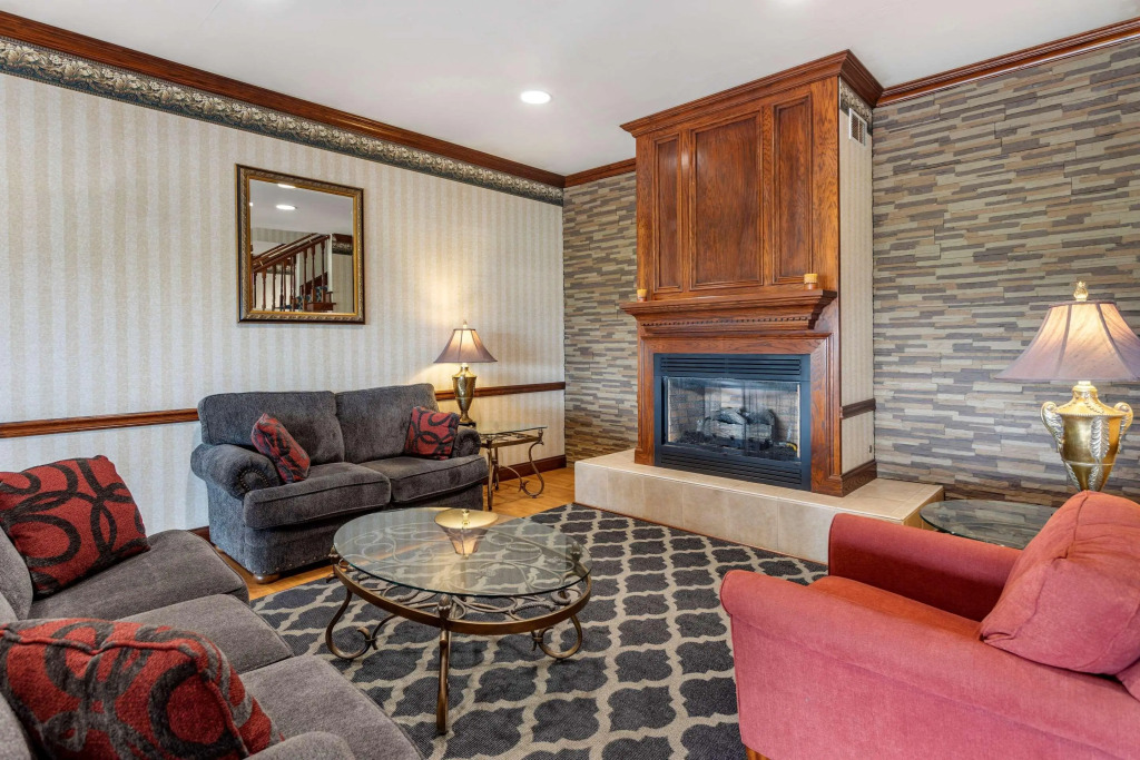 Red Roof Inn & Suites Berea