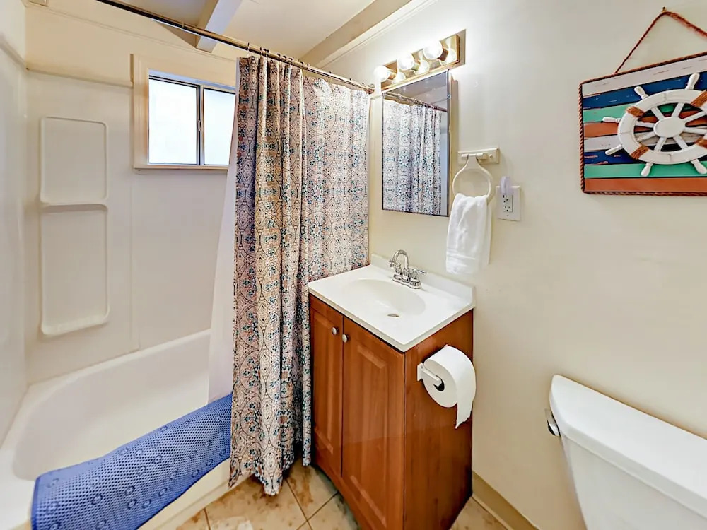 1137 Montauk Ln Duplex Both Units 3 Bedrooms 2 Bathrooms Duplex