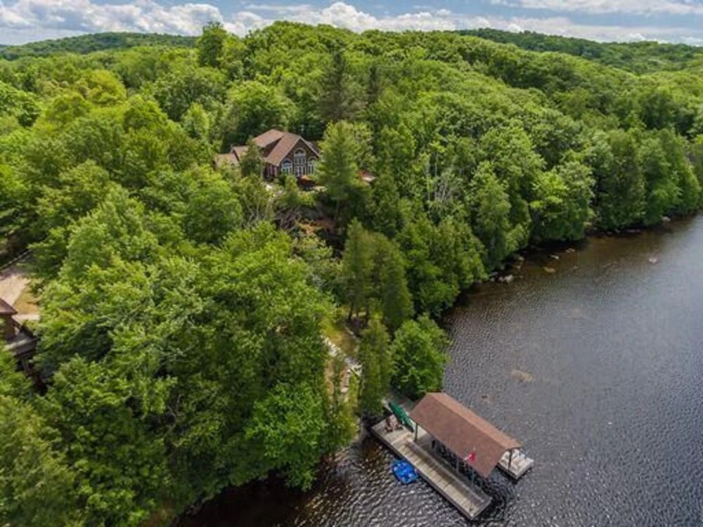 Vantage Point~Lovely 4 bed, 2.5 bath with fabulous views of Lake of Bays!