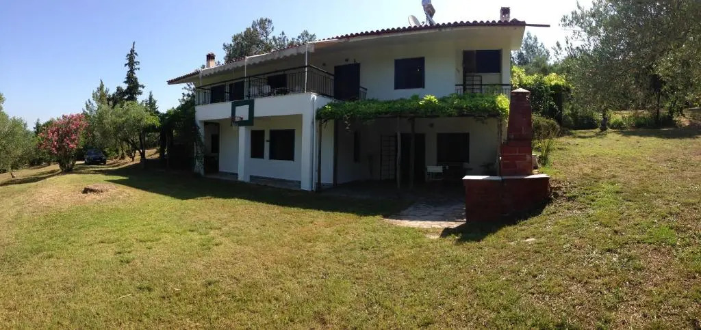 Secluded 1.8 acre garden Villa, for exclusive use with Stunning Views