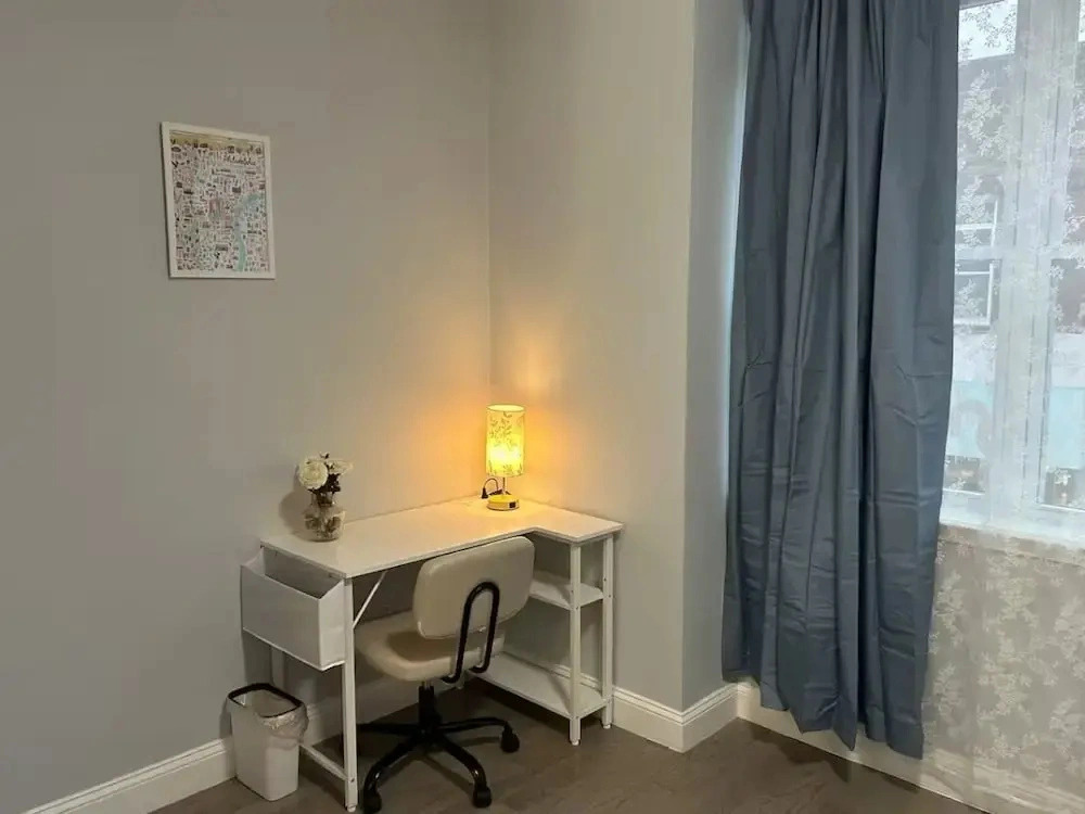 Cozy 2-3 Bedroom Apartment in Center City