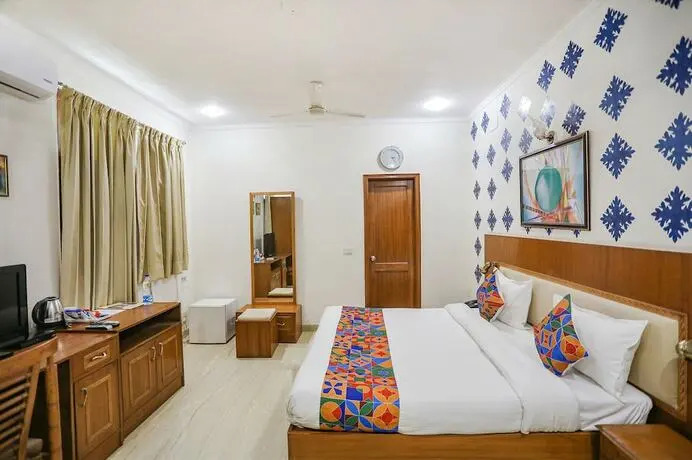 Fabexpress Global Residency Inn