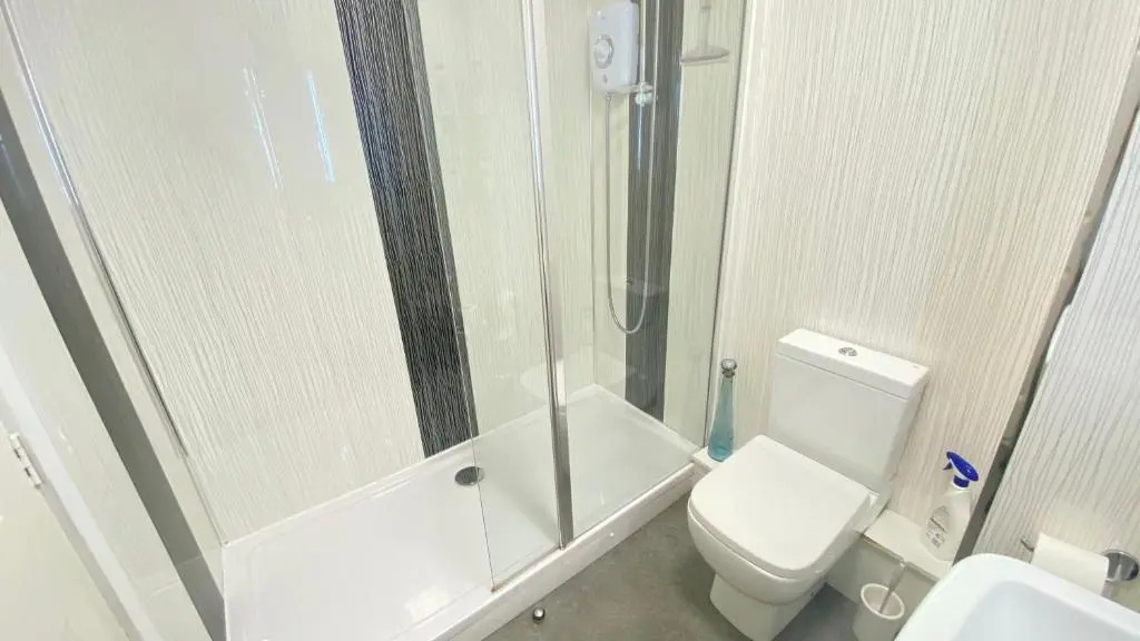 Paisley Central Apartment #3