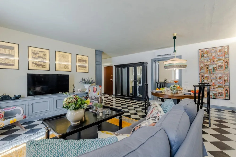 Gimber Tales a First Floor Apartment