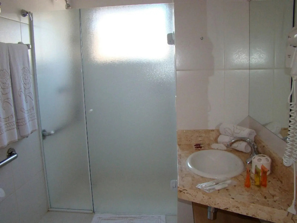 Hotel Rosa da Ilha Guaruja - 80m do mar, 02 piscinas, sala de jogos, brinquedão de percurso para crianças