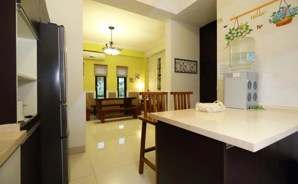 Textile Girl Romantic Homestay