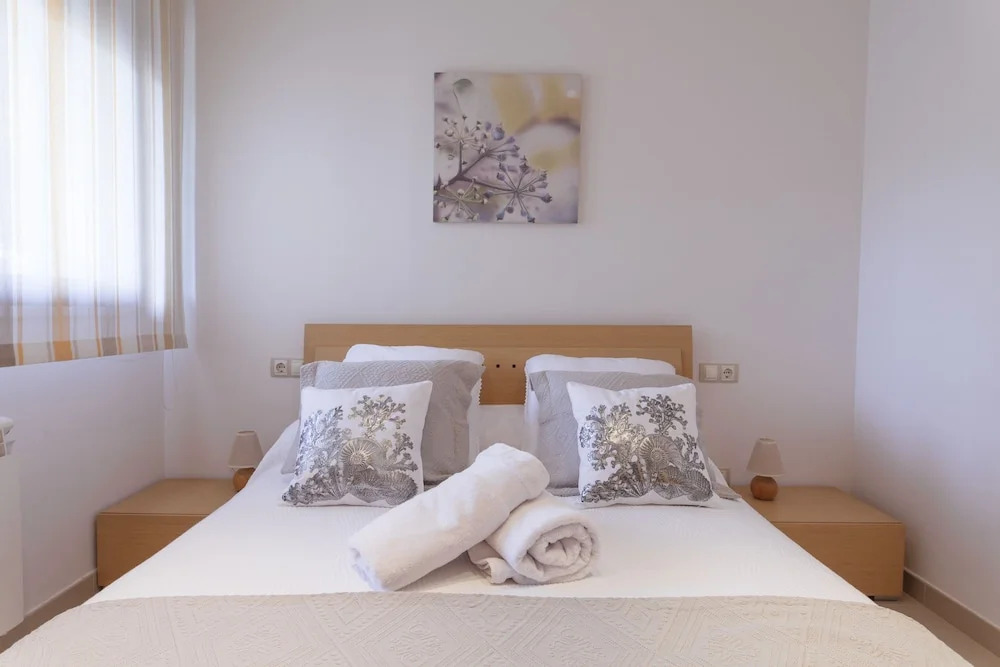 T&H Les Ones Family Apartments